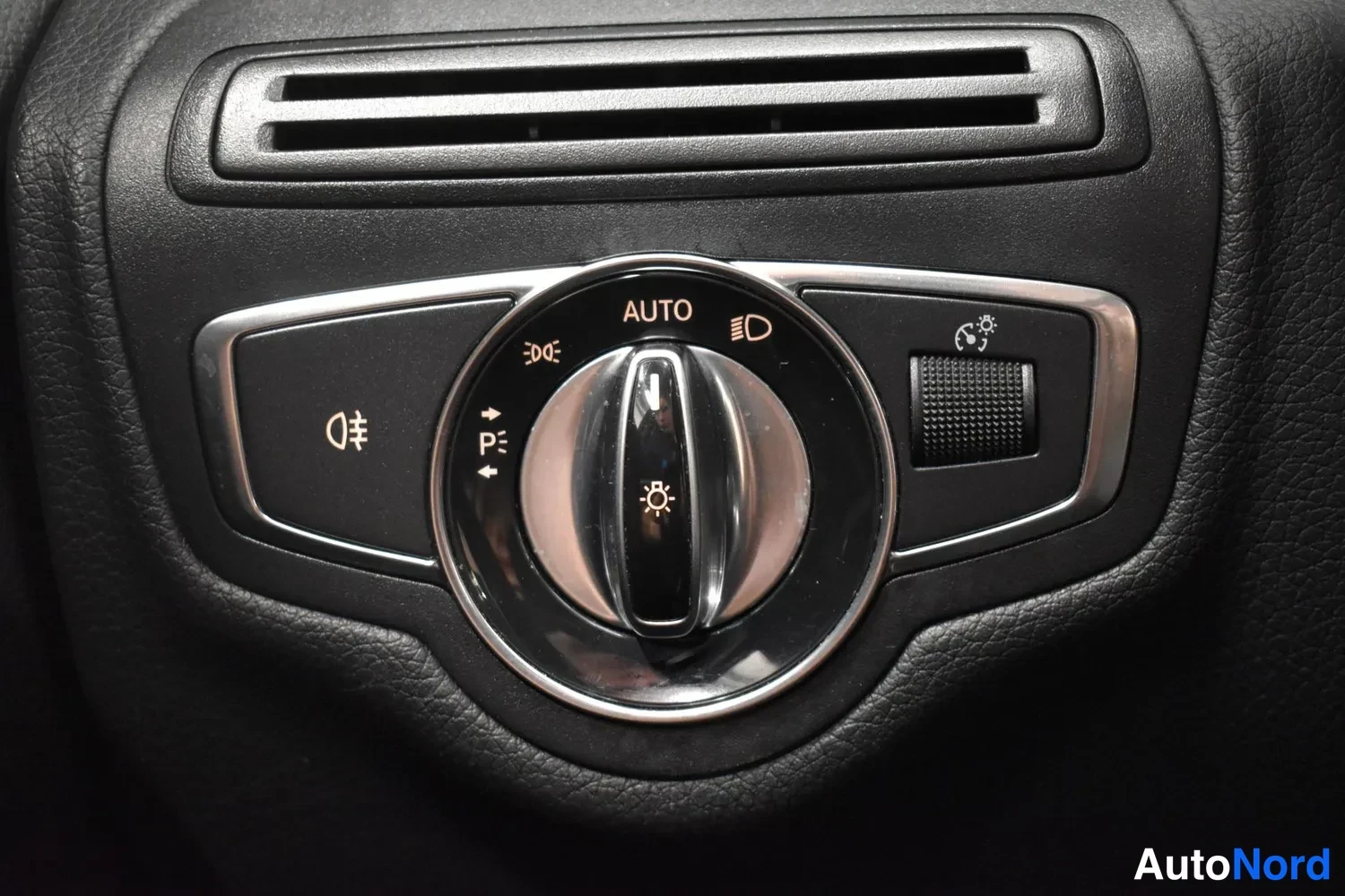 Valkoinen Mercedes-Benz C 180 BlueTEC 2015, ulkokuva 19 – Raisio