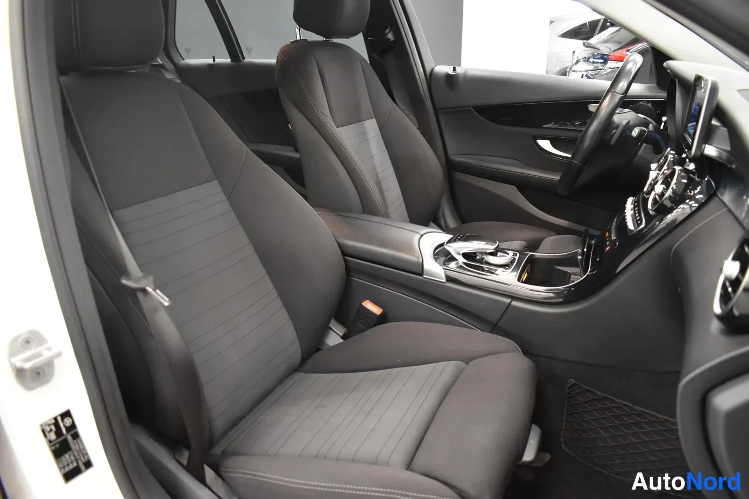 Valkoinen Mercedes-Benz C 180 BlueTEC 2015, ulkokuva 9 – Raisio