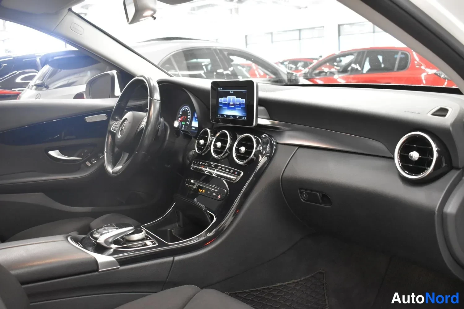 Valkoinen Mercedes-Benz C 180 BlueTEC 2015, ulkokuva 10 – Raisio
