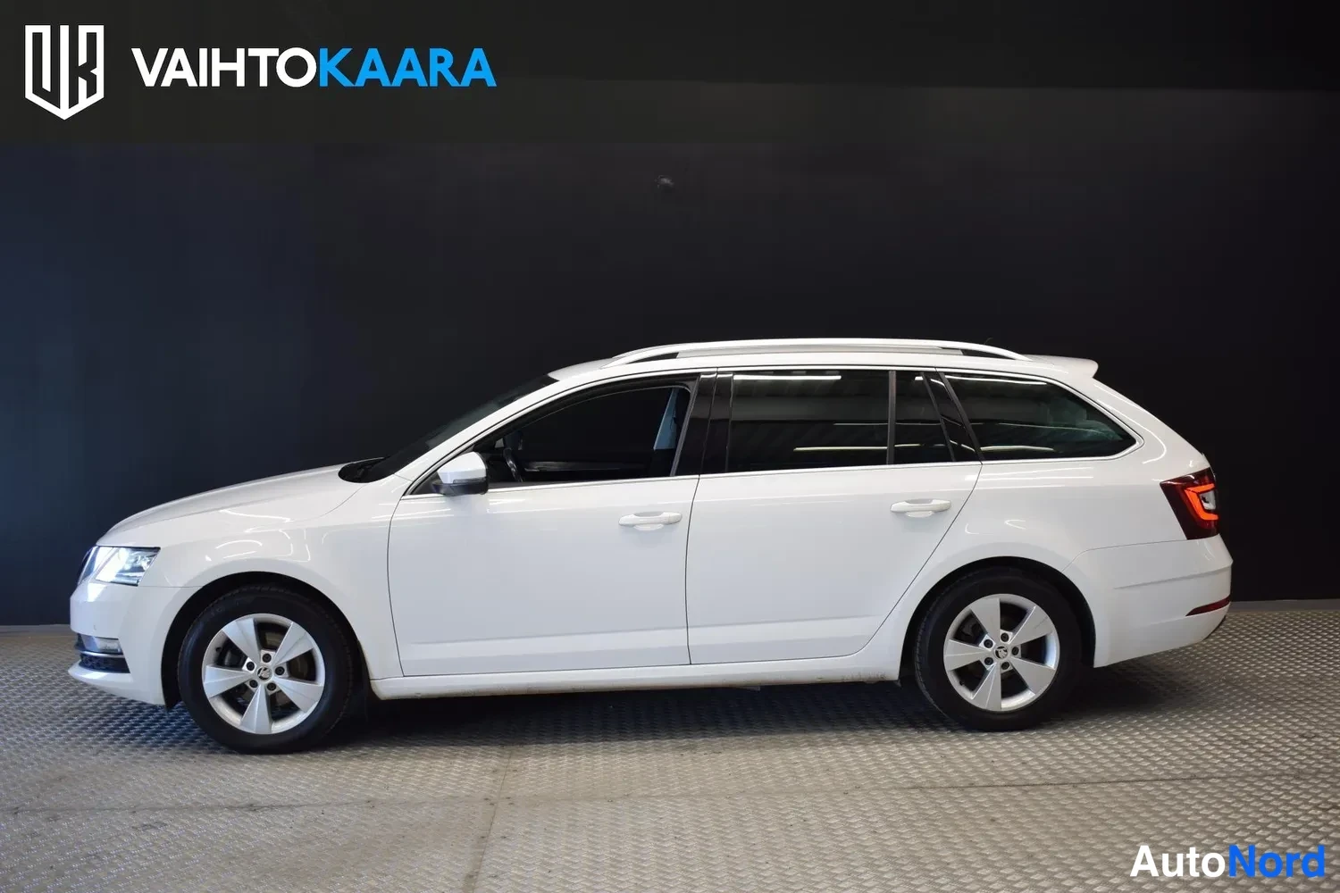 Valkoinen Skoda Octavia 2019, ulkokuva 2 – Raisio