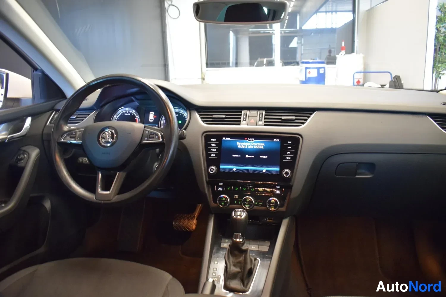 Valkoinen Skoda Octavia 2019, ulkokuva 11 – Raisio