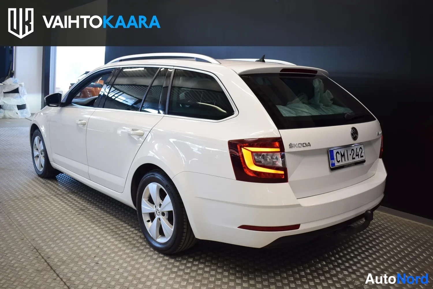 Valkoinen Skoda Octavia 2019, ulkokuva 3 – Raisio
