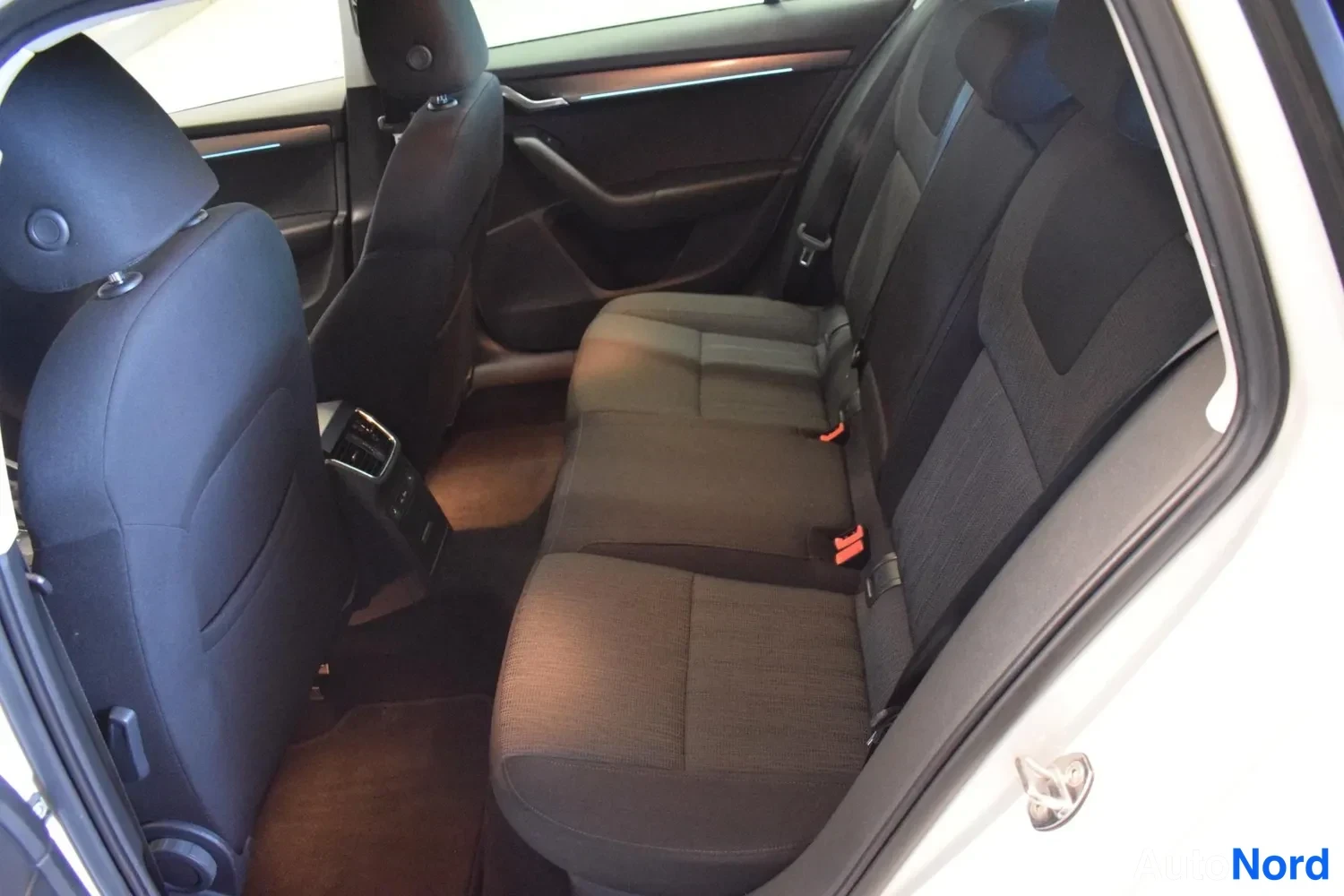 Valkoinen Skoda Octavia 2019, ulkokuva 22 – Raisio