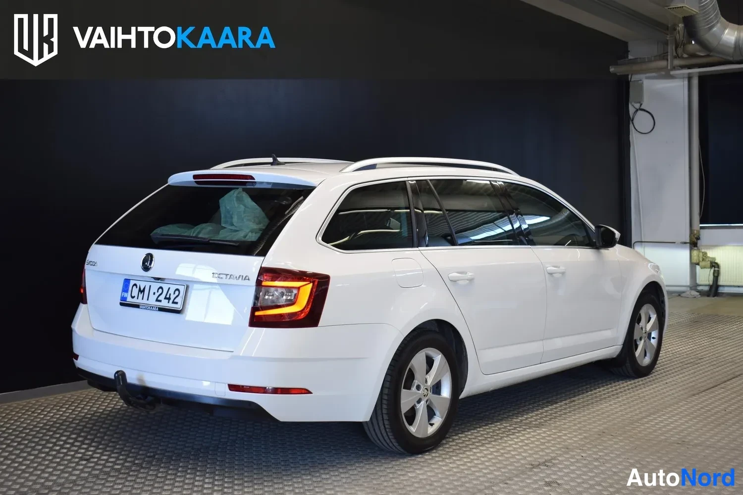 Valkoinen Skoda Octavia 2019, ulkokuva 4 – Raisio