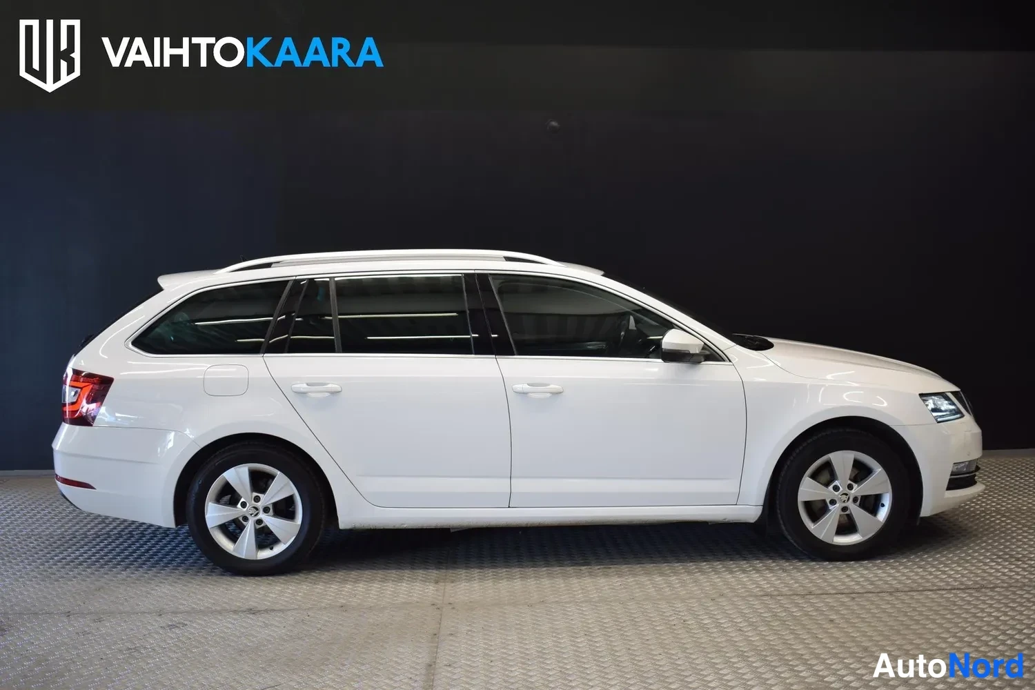 Valkoinen Skoda Octavia 2019, ulkokuva 5 – Raisio