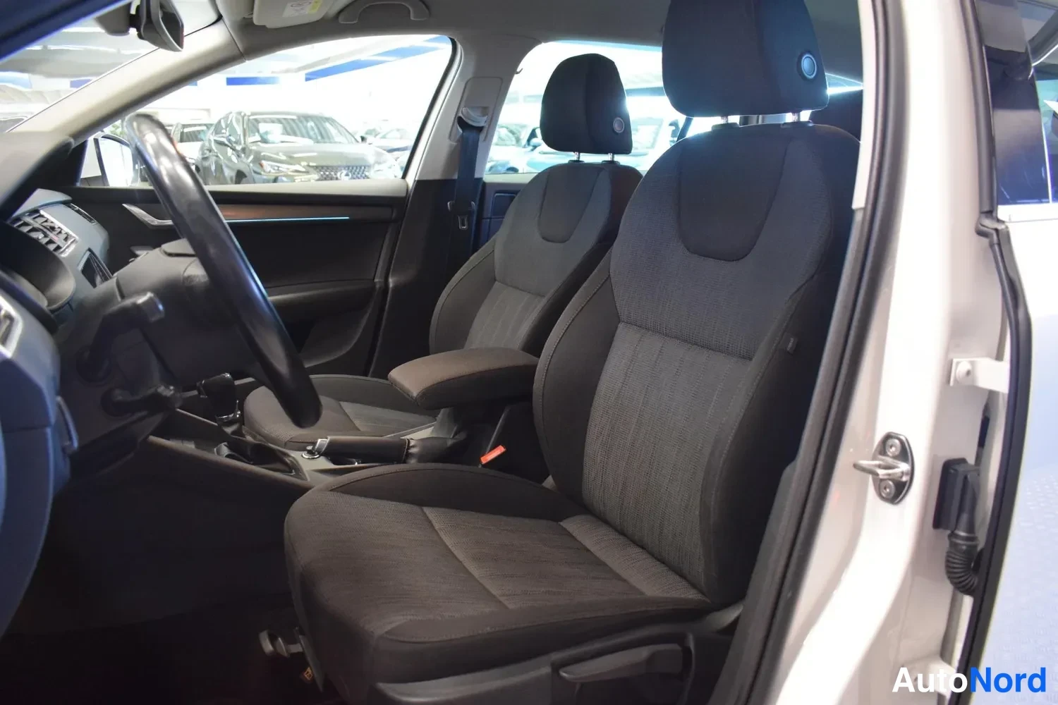 Valkoinen Skoda Octavia 2019, ulkokuva 9 – Raisio