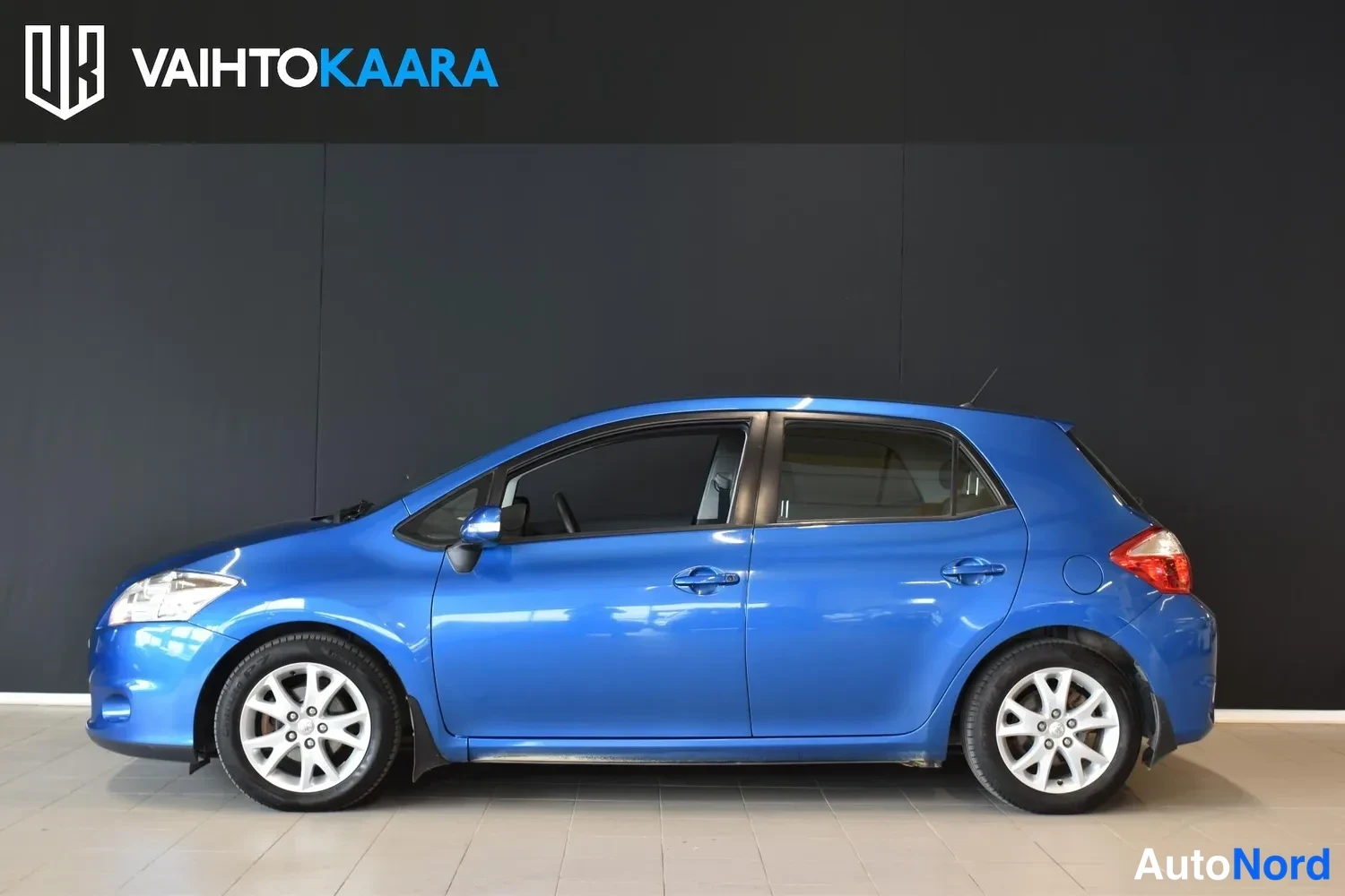 Sininen Toyota Auris 2012, ulkokuva 2 – Raisio