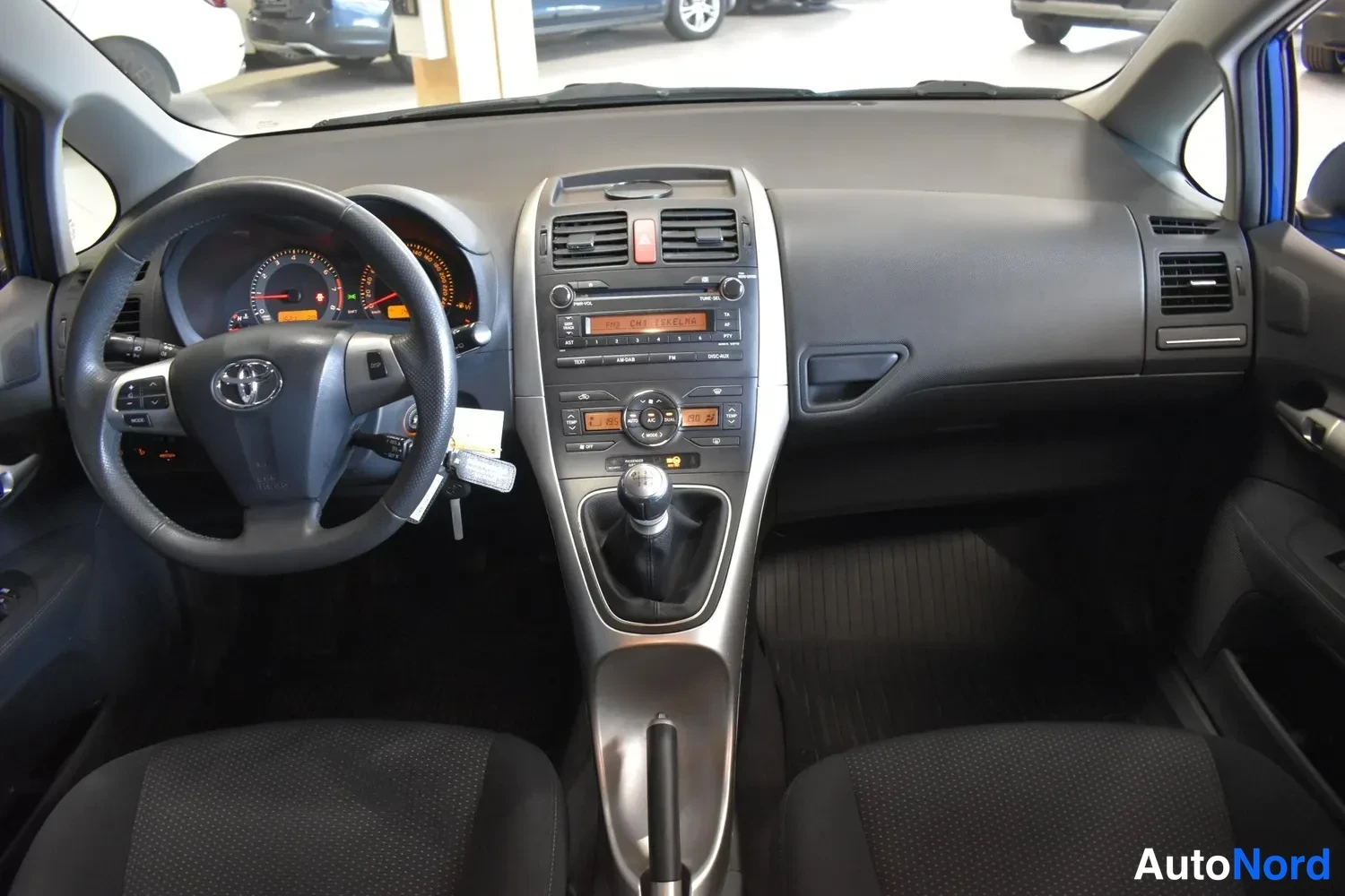 Sininen Toyota Auris 2012, ulkokuva 11 – Raisio