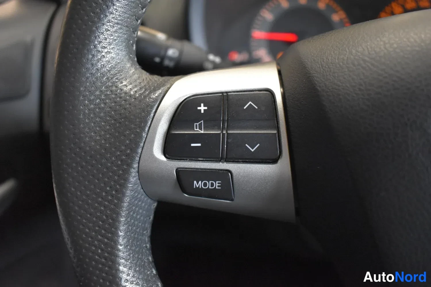 Sininen Toyota Auris 2012, ulkokuva 18 – Raisio