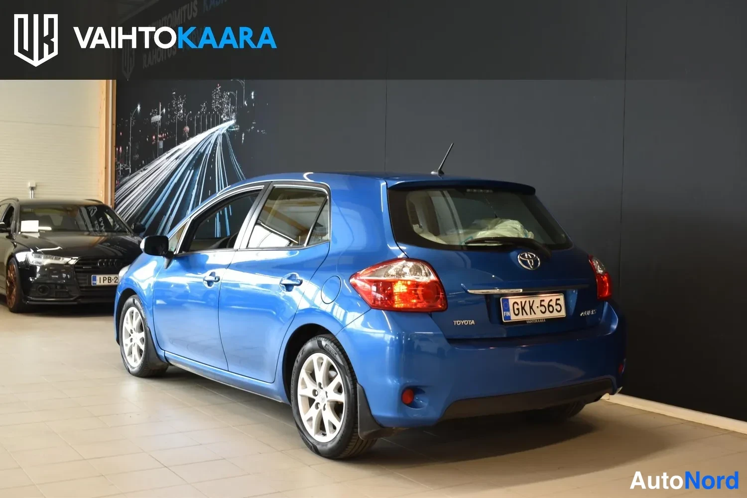 Sininen Toyota Auris 2012, ulkokuva 3 – Raisio