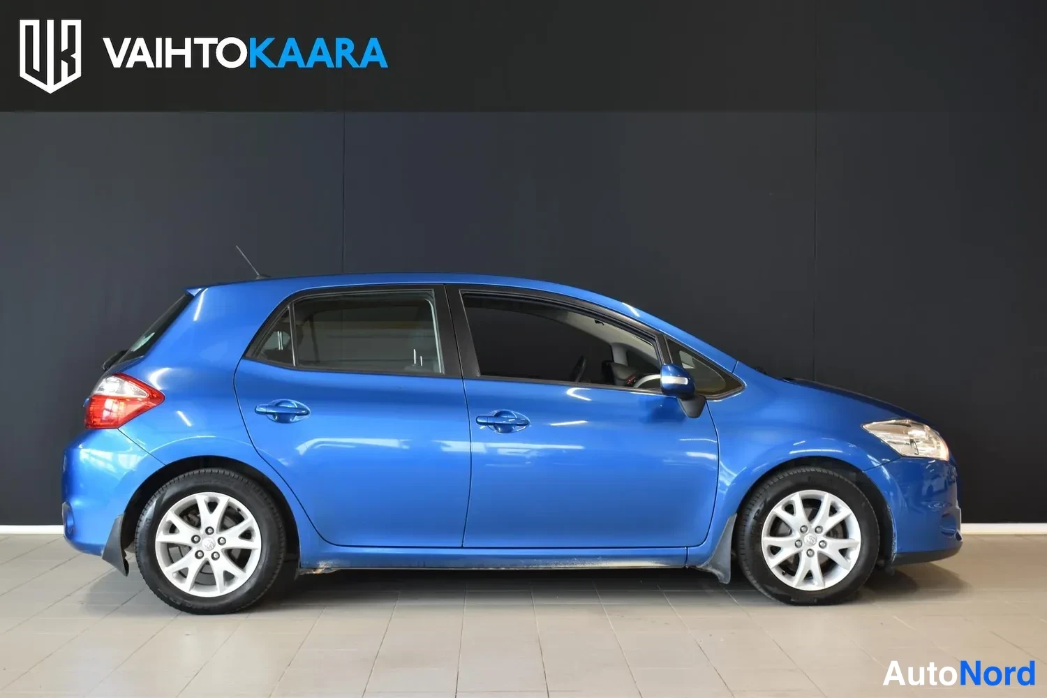 Sininen Toyota Auris 2012, ulkokuva 4 – Raisio