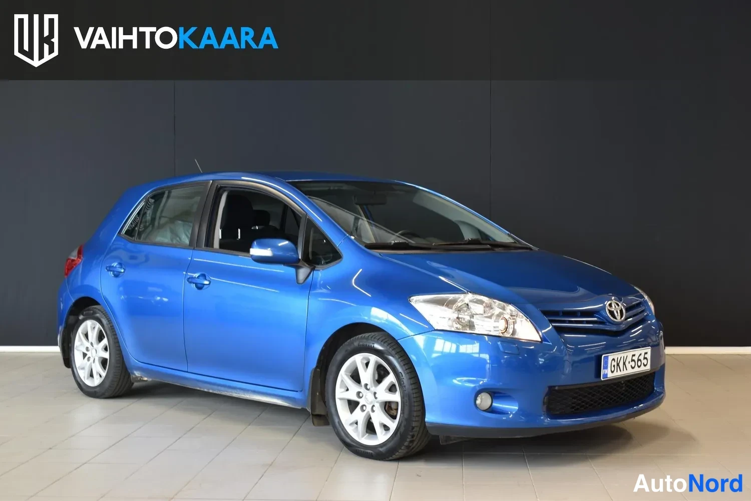 Sininen Toyota Auris 2012, ulkokuva 6 – Raisio