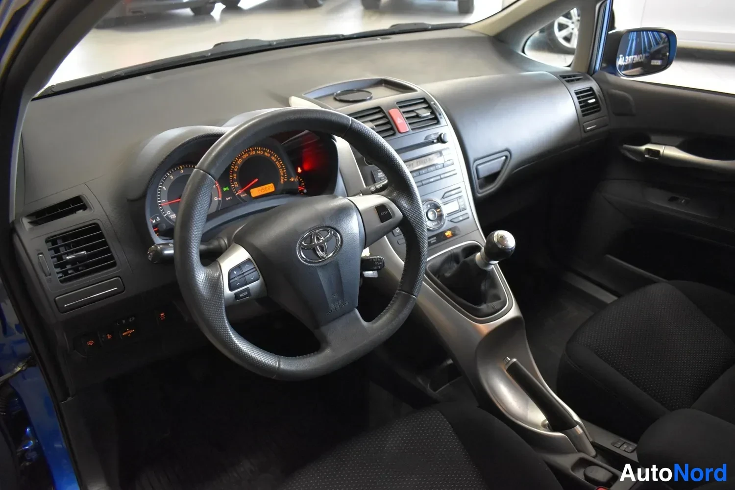 Sininen Toyota Auris 2012, ulkokuva 7 – Raisio