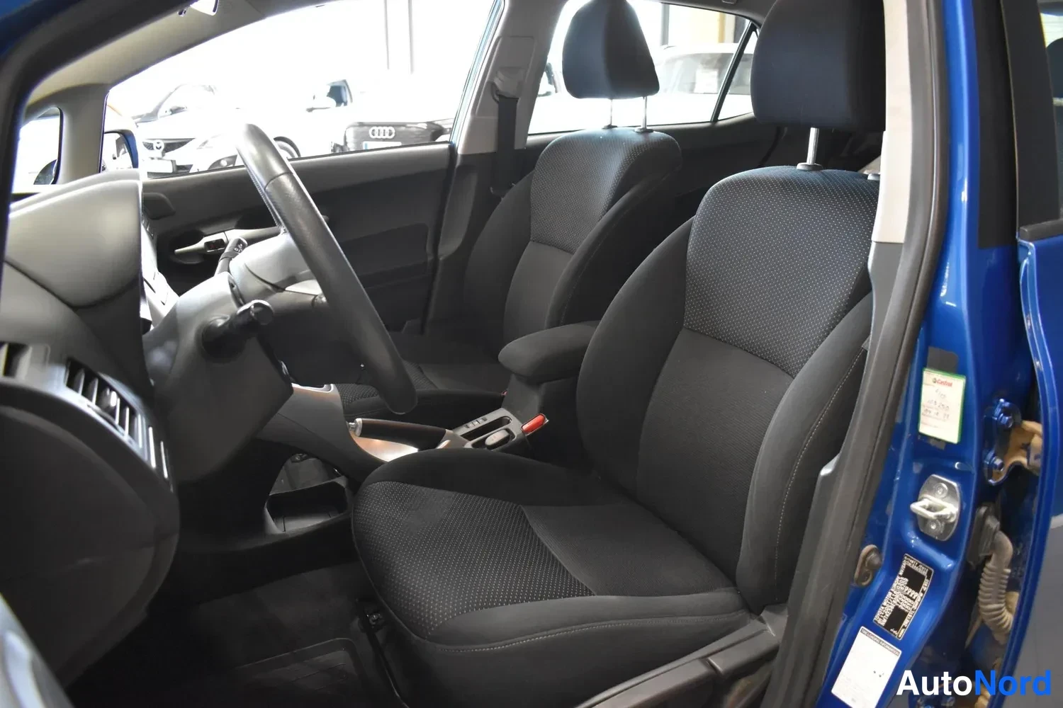 Sininen Toyota Auris 2012, ulkokuva 8 – Raisio