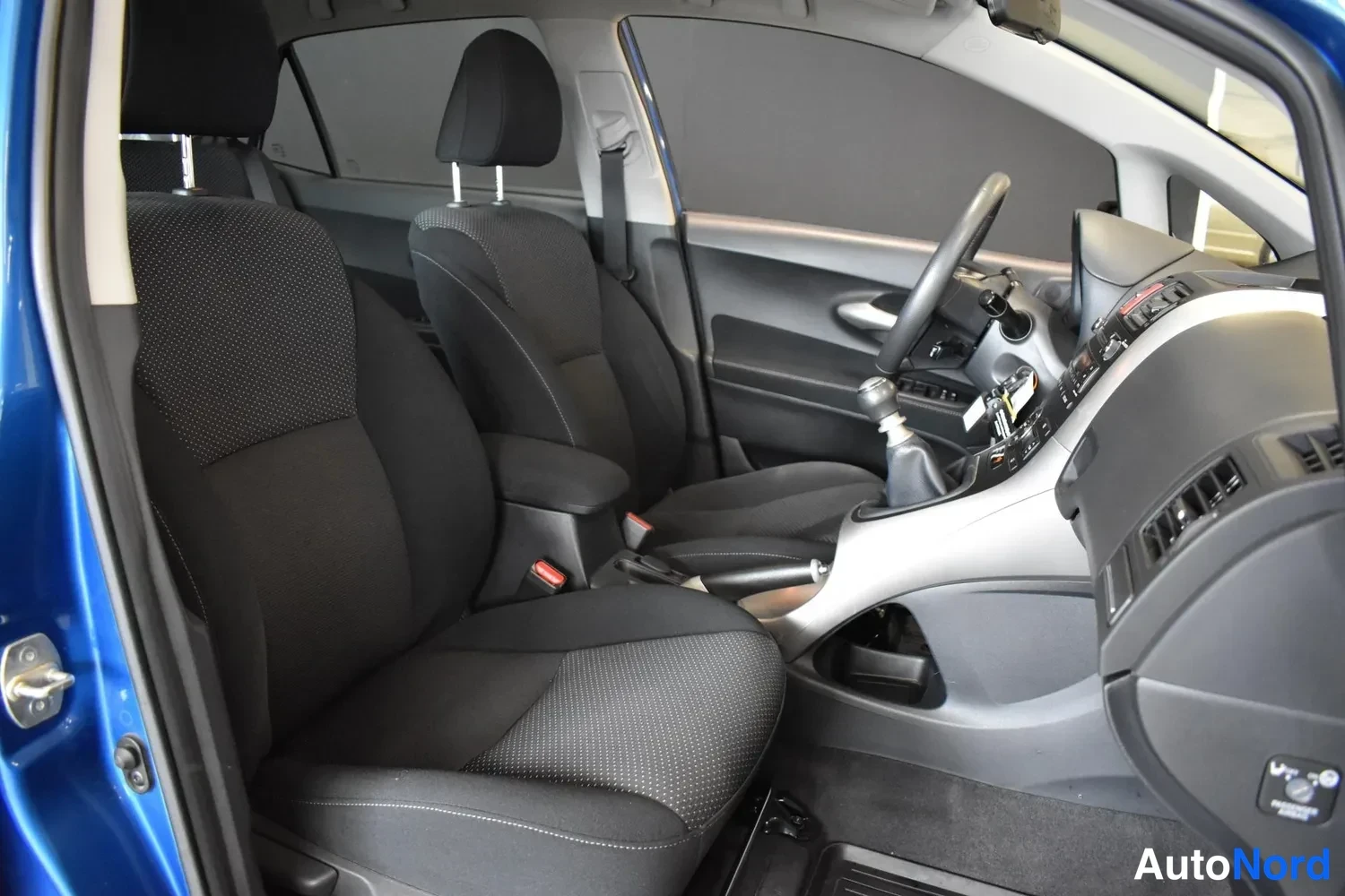 Sininen Toyota Auris 2012, ulkokuva 9 – Raisio