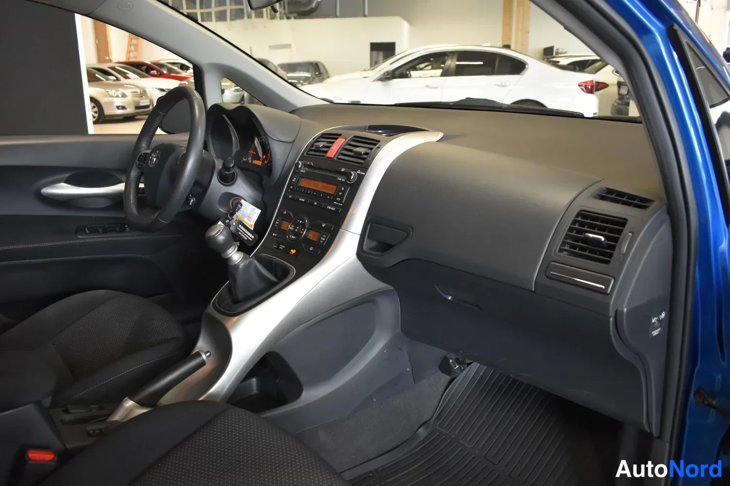 Sininen Toyota Auris 2012, ulkokuva 10 – Raisio