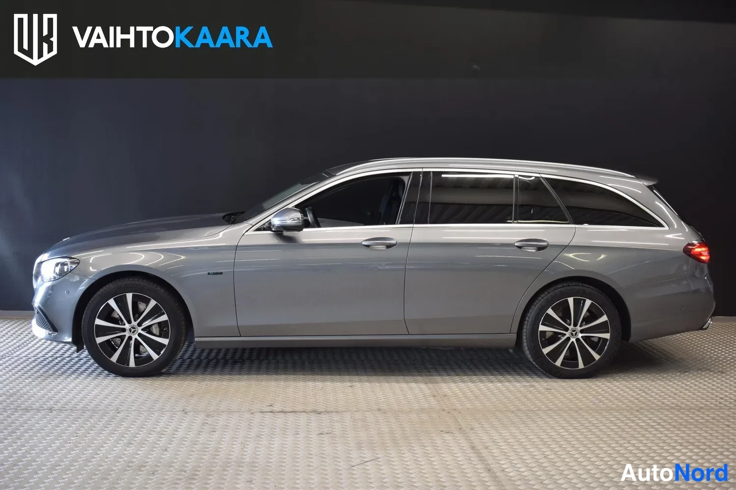 Harmaa Mercedes-Benz E 300 de 4MATIC 2021, ulkokuva 2 – Raisio