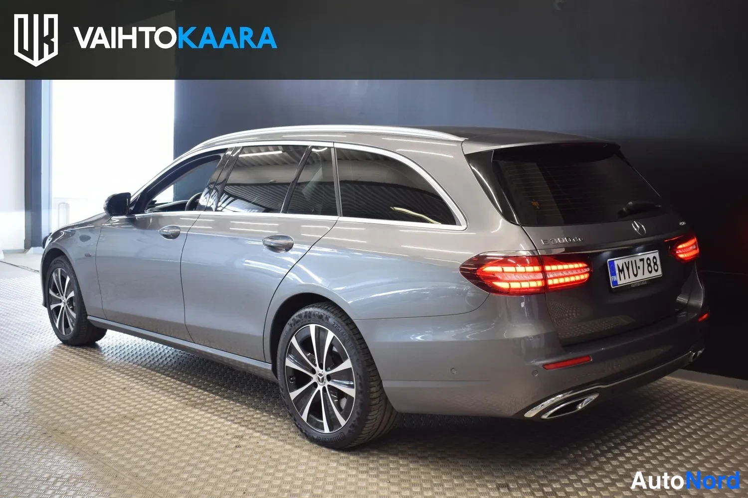 Harmaa Mercedes-Benz E 300 de 4MATIC 2021, ulkokuva 3 – Raisio