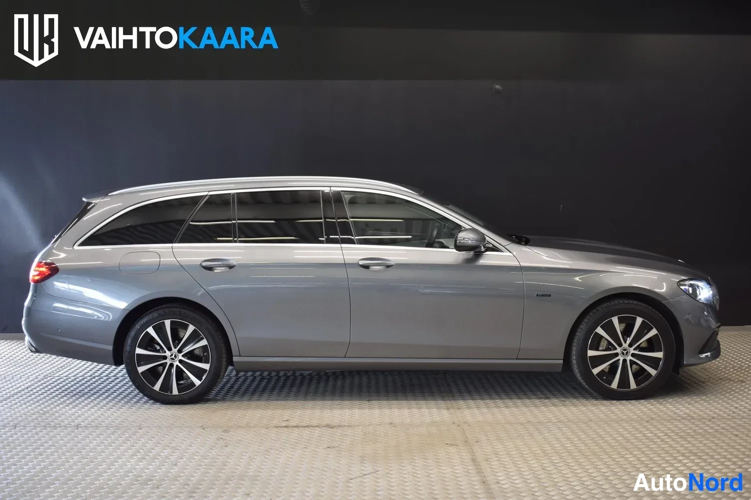 Harmaa Mercedes-Benz E 300 de 4MATIC 2021, ulkokuva 5 – Raisio