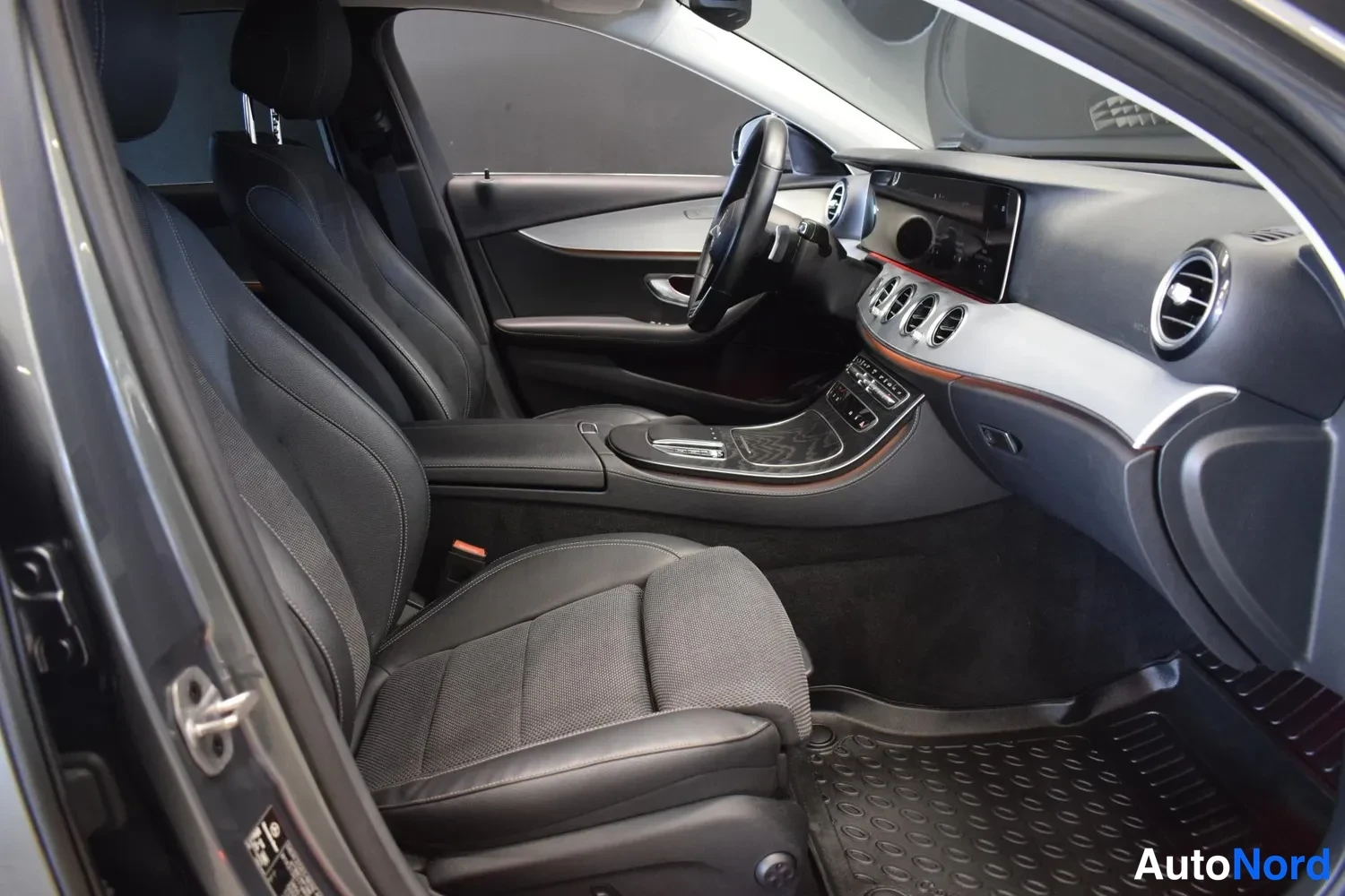 Harmaa Mercedes-Benz E 300 de 4MATIC 2021, ulkokuva 10 – Raisio