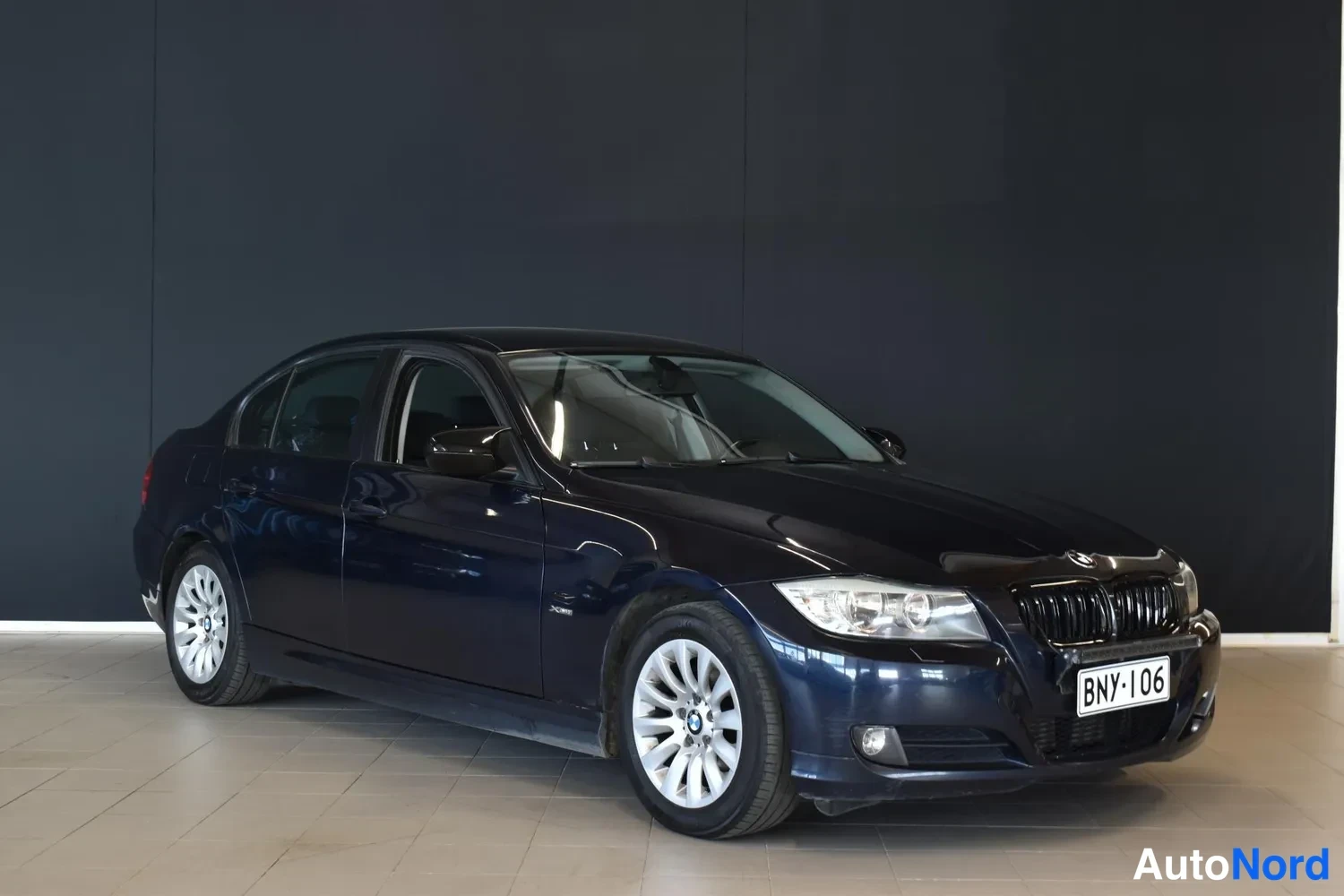 Sininen BMW 320d xDrive 2009, ulkokuva 6 – Raisio