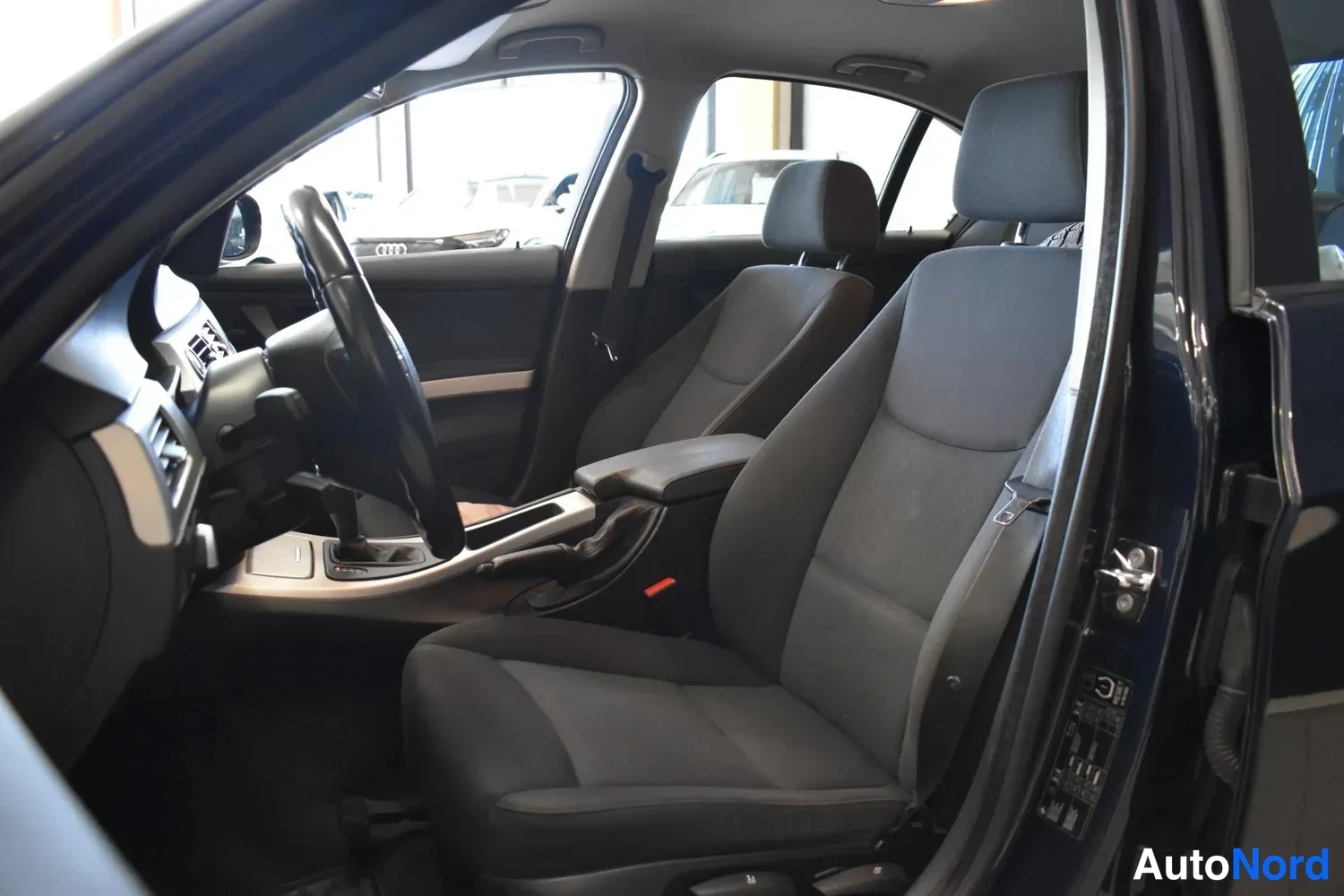 Sininen BMW 320d xDrive 2009, ulkokuva 7 – Raisio
