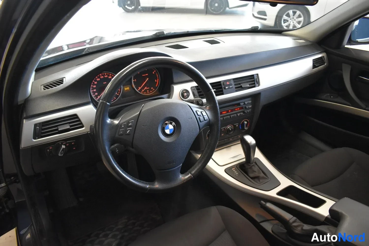 Sininen BMW 320d xDrive 2009, ulkokuva 8 – Raisio