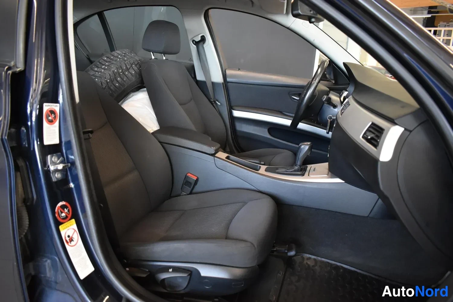 Sininen BMW 320d xDrive 2009, ulkokuva 10 – Raisio