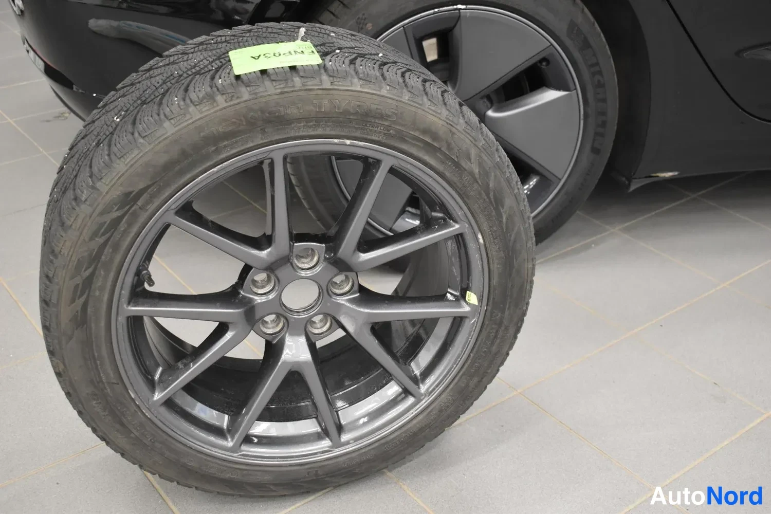 Musta Tesla Model 3 Standard 2022, ulkokuva 18 – Raisio