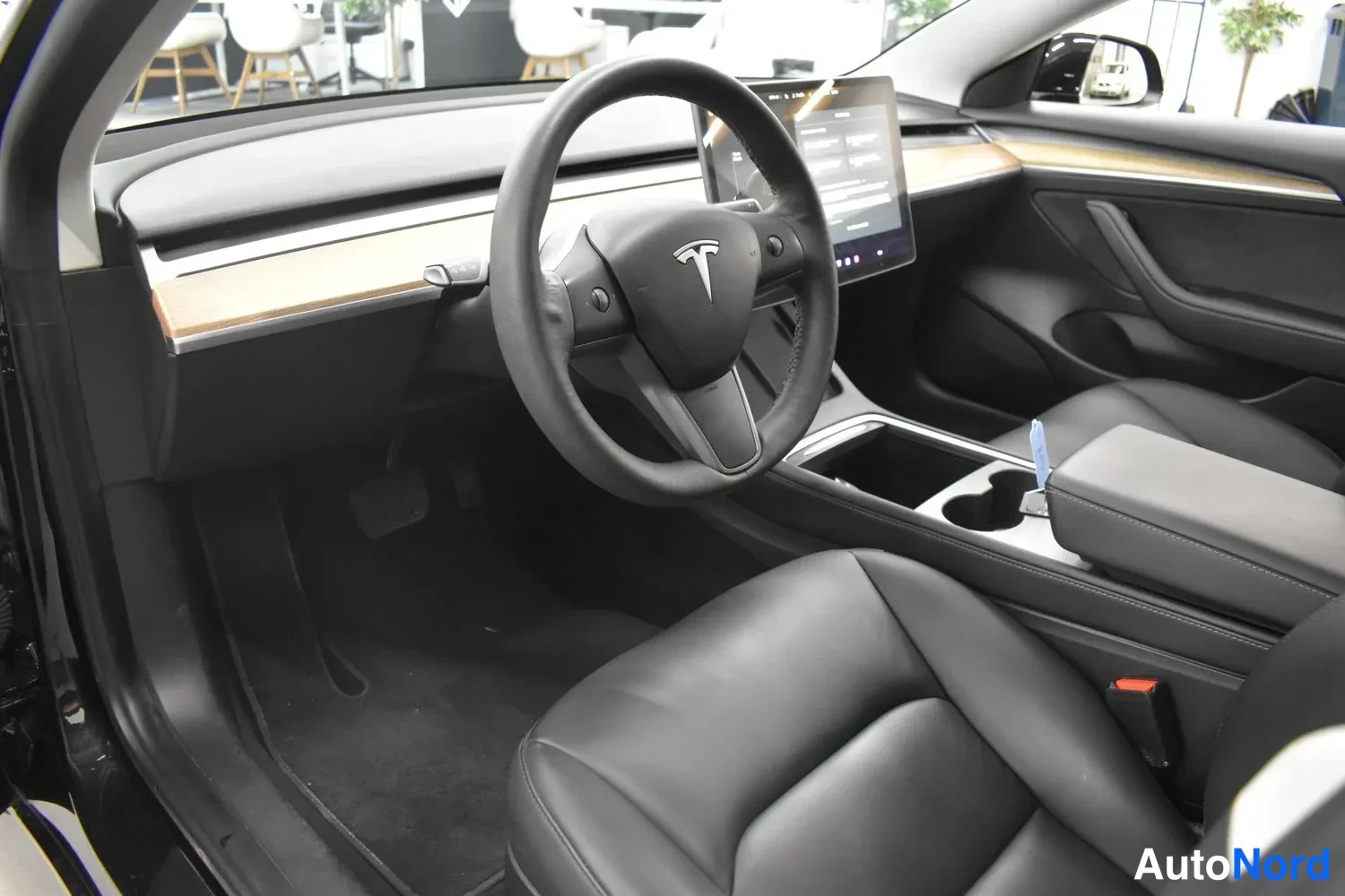 Musta Tesla Model 3 Standard 2022, ulkokuva 7 – Raisio