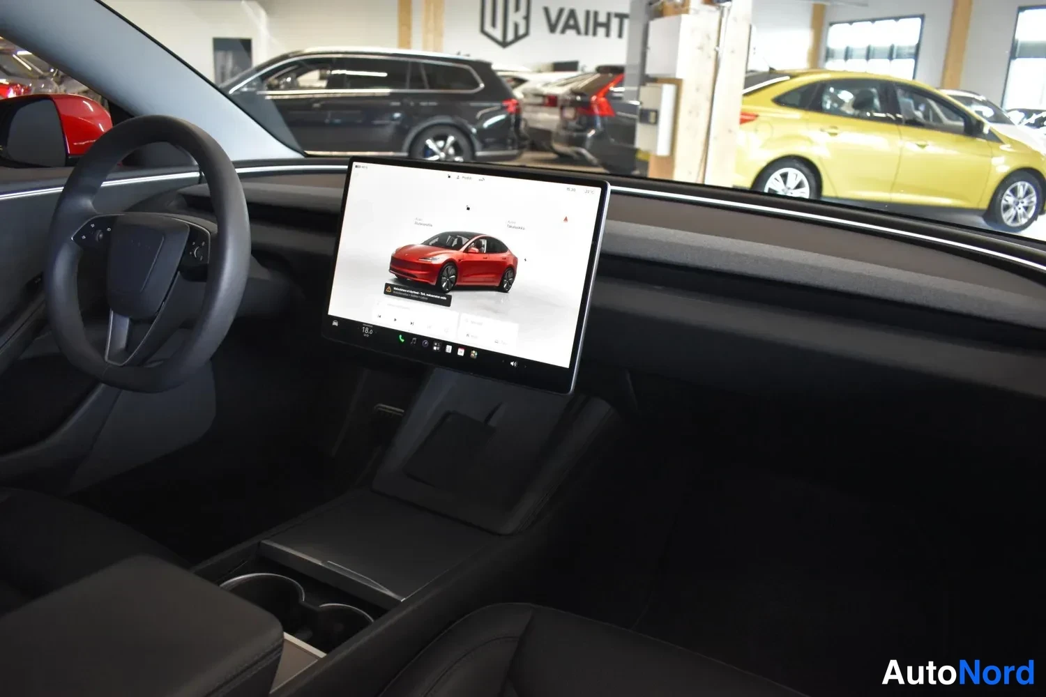 Punainen Tesla Model 3 2024, ulkokuva 12 – Raisio