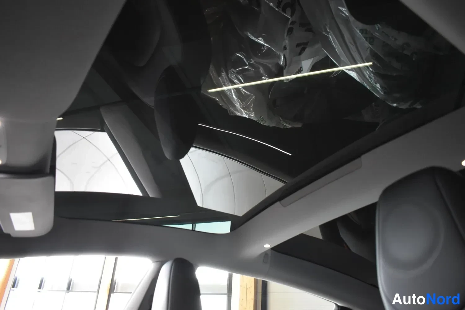 Punainen Tesla Model 3 2024, ulkokuva 17 – Raisio