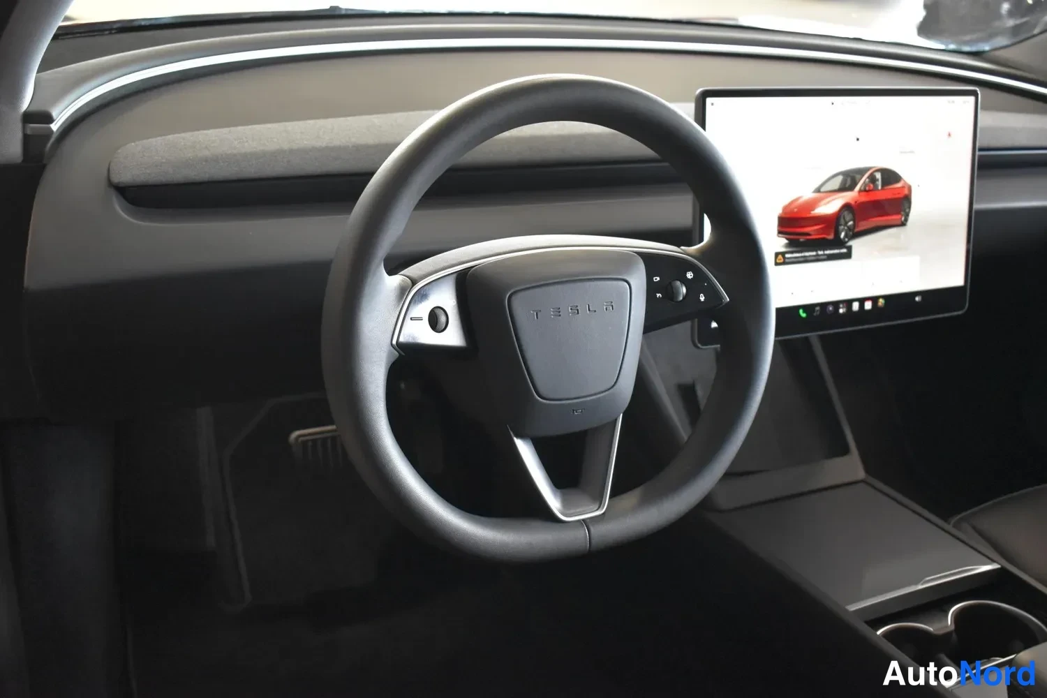 Punainen Tesla Model 3 2024, ulkokuva 9 – Raisio