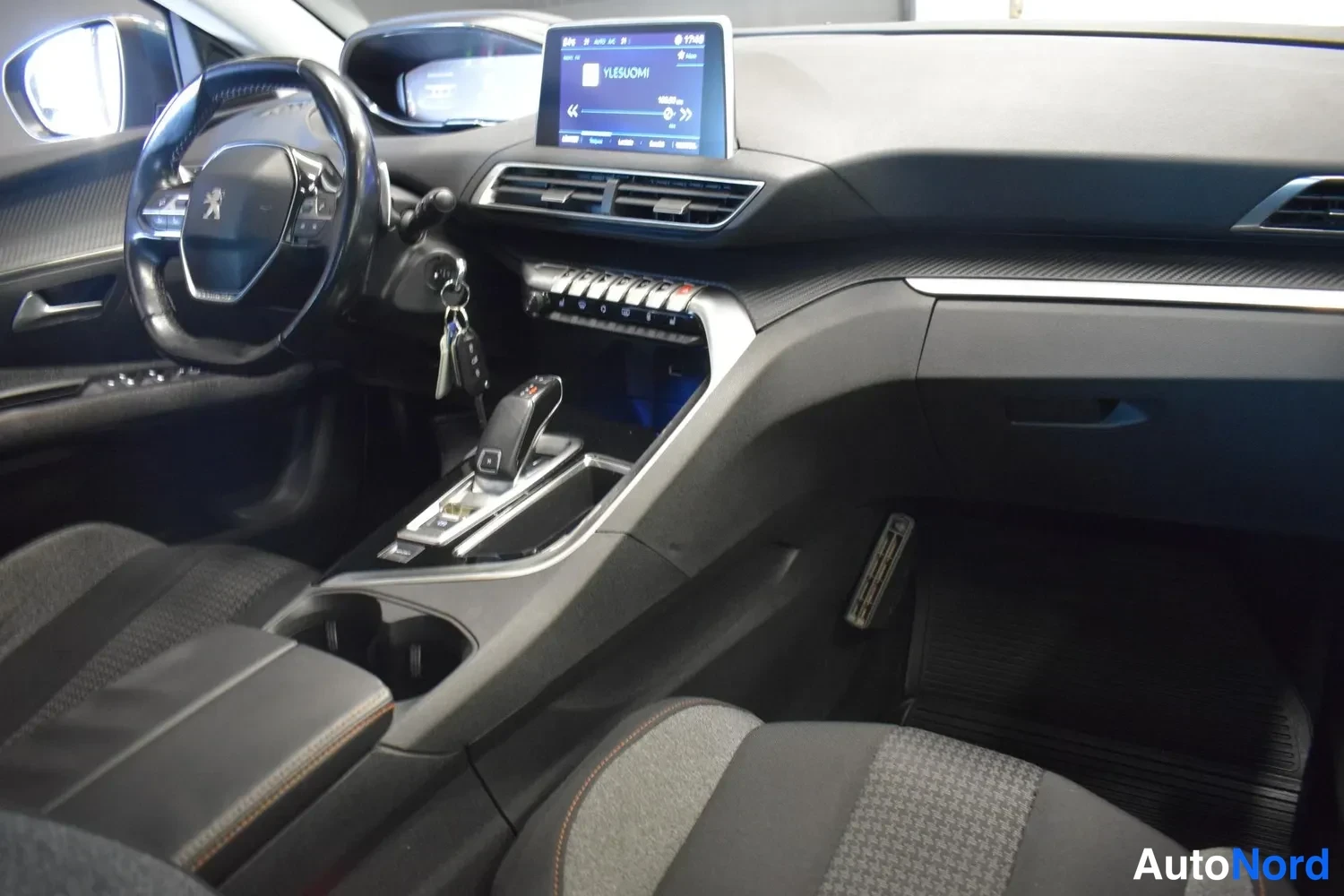 Harmaa Peugeot 5008 2018, ulkokuva 11 – Raisio