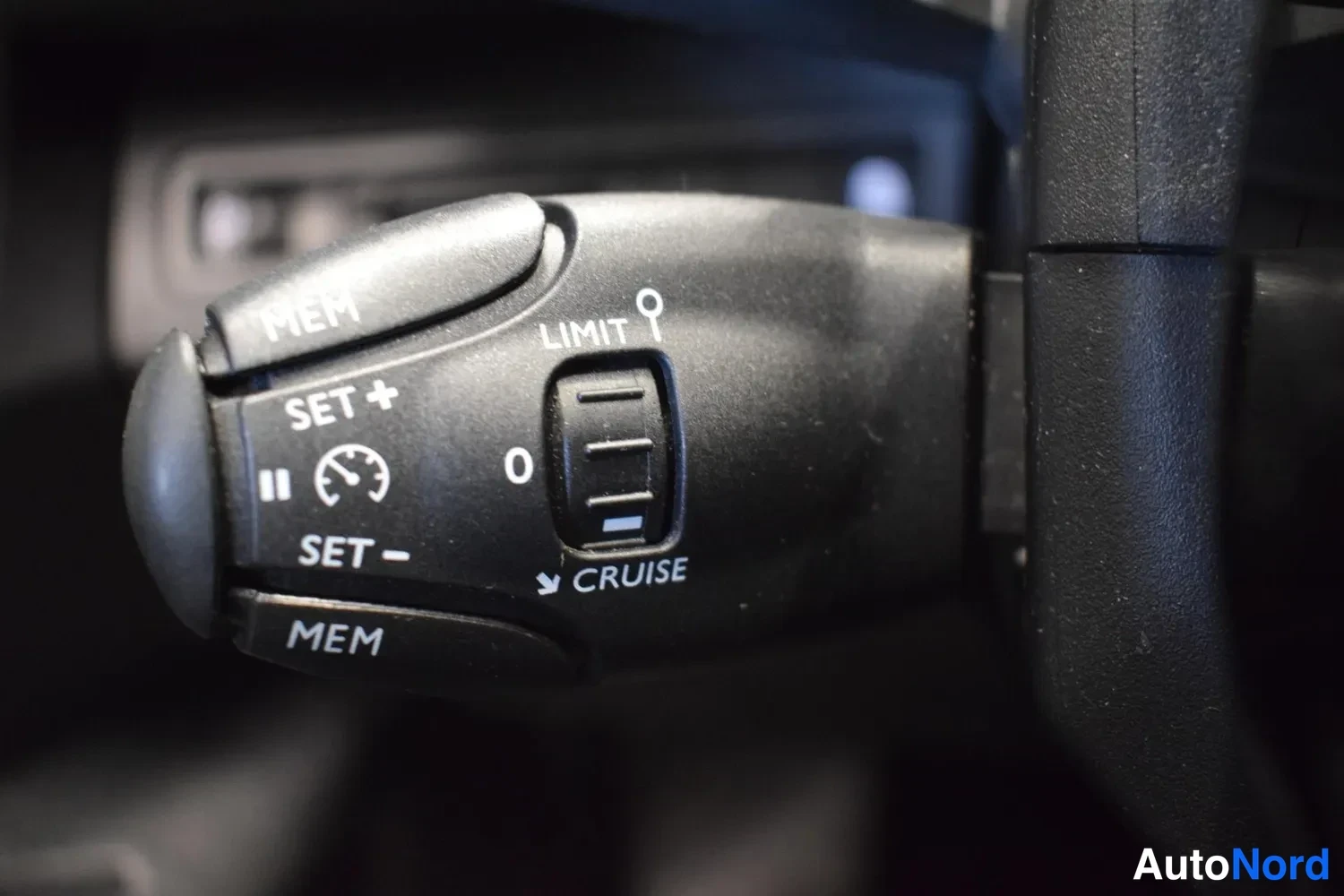 Harmaa Peugeot 5008 2018, ulkokuva 12 – Raisio