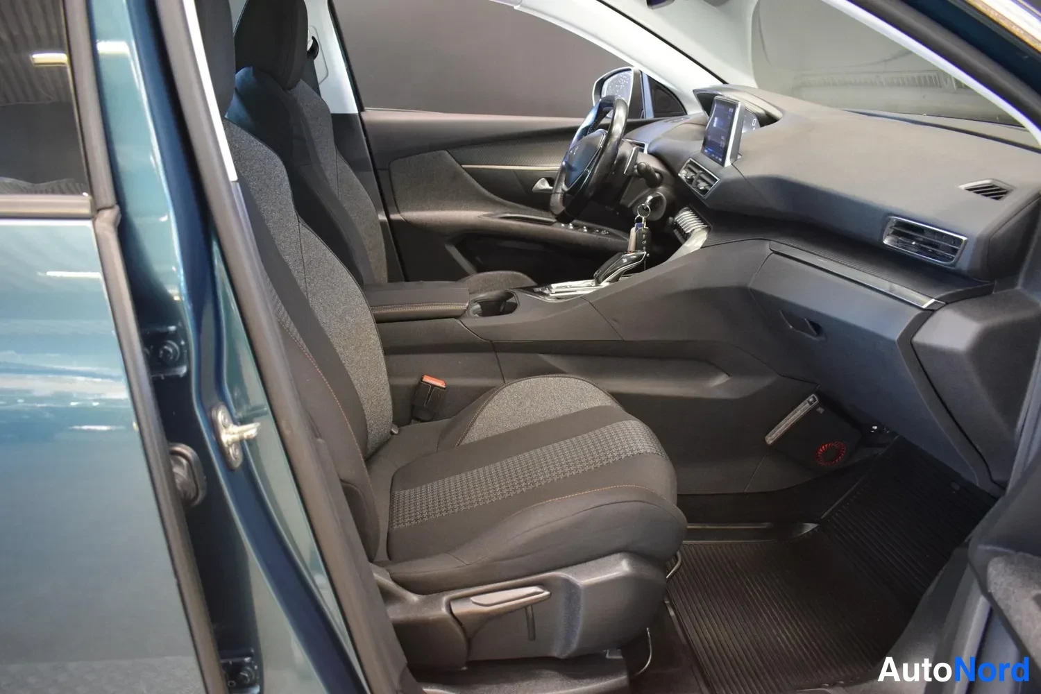 Harmaa Peugeot 5008 2018, ulkokuva 10 – Raisio