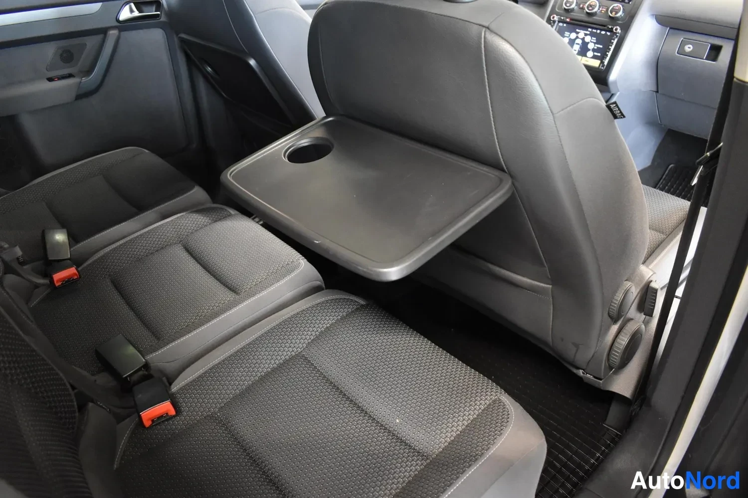 Valkoinen Volkswagen Touran 2013, ulkokuva 12 – Raisio