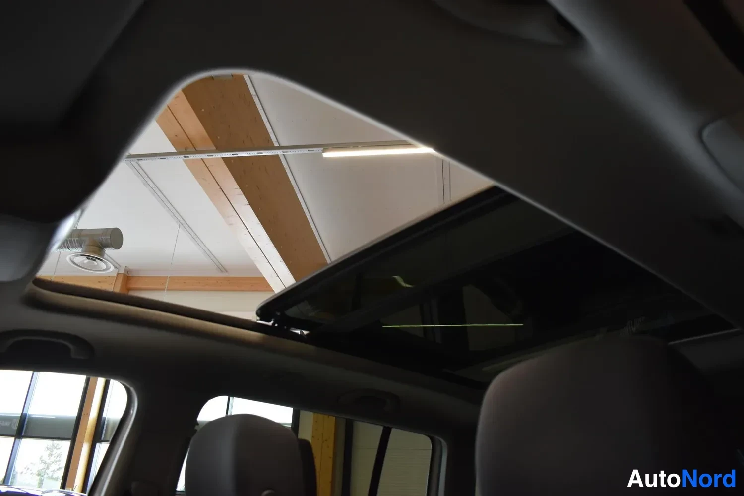 Valkoinen Volkswagen Touran 2013, ulkokuva 14 – Raisio