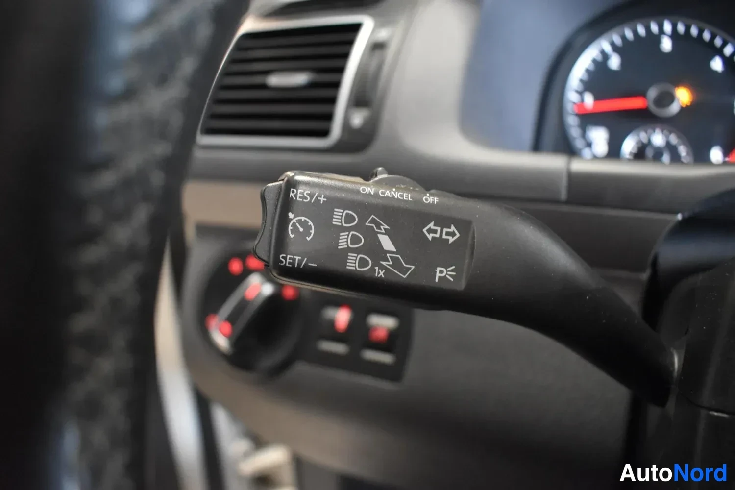 Valkoinen Volkswagen Touran 2013, ulkokuva 16 – Raisio