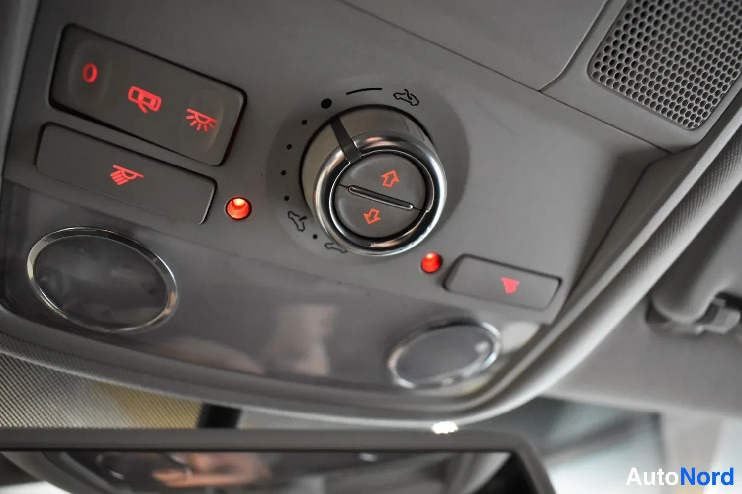 Valkoinen Volkswagen Touran 2013, ulkokuva 23 – Raisio