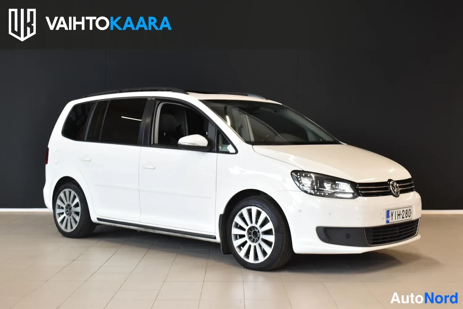 Valkoinen Volkswagen Touran 2013, ulkokuva 6 – Raisio