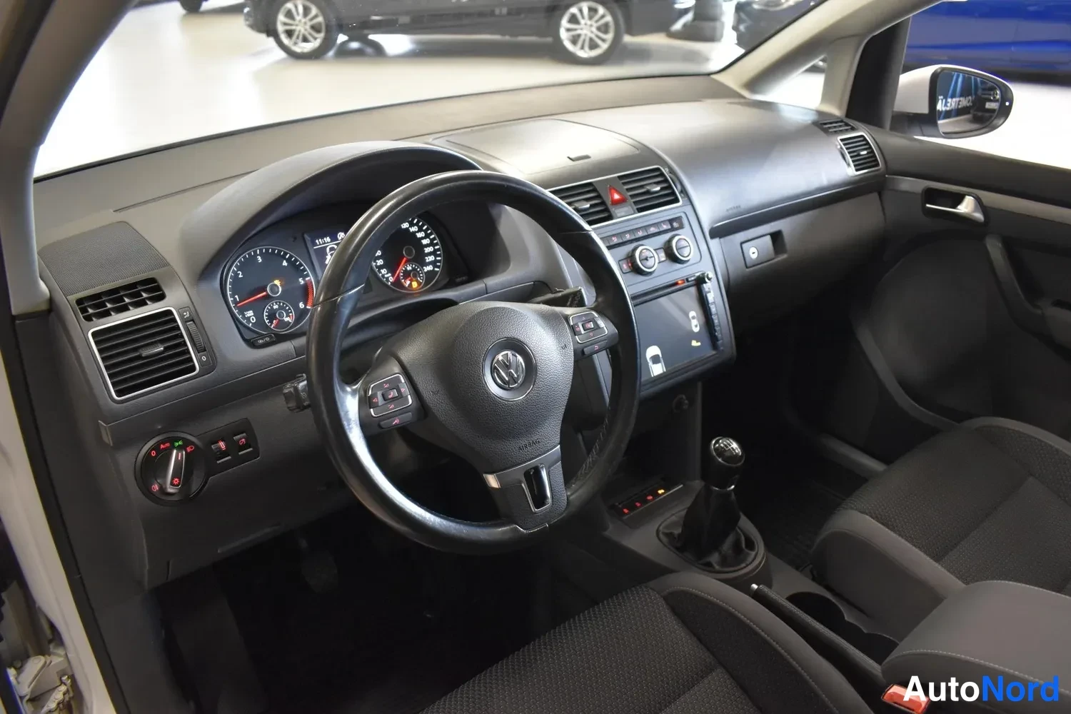 Valkoinen Volkswagen Touran 2013, ulkokuva 8 – Raisio