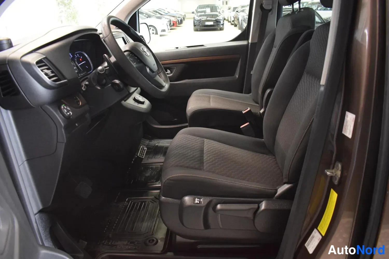 Ruskea Toyota Proace Verso 2017, ulkokuva 8 – Raisio