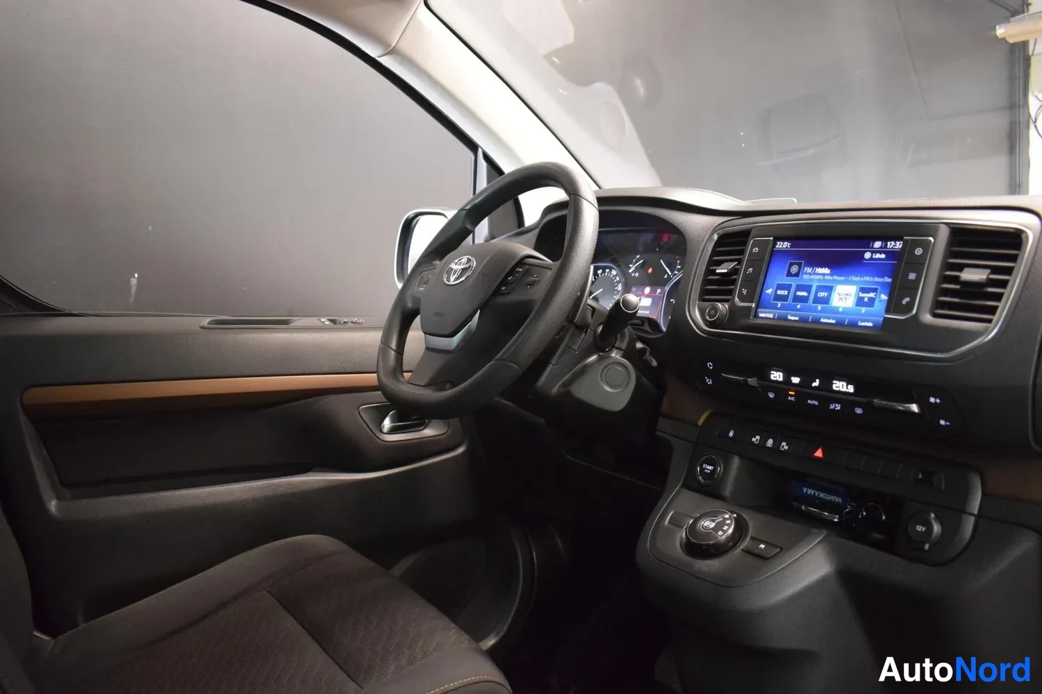 Ruskea Toyota Proace Verso 2017, ulkokuva 10 – Raisio