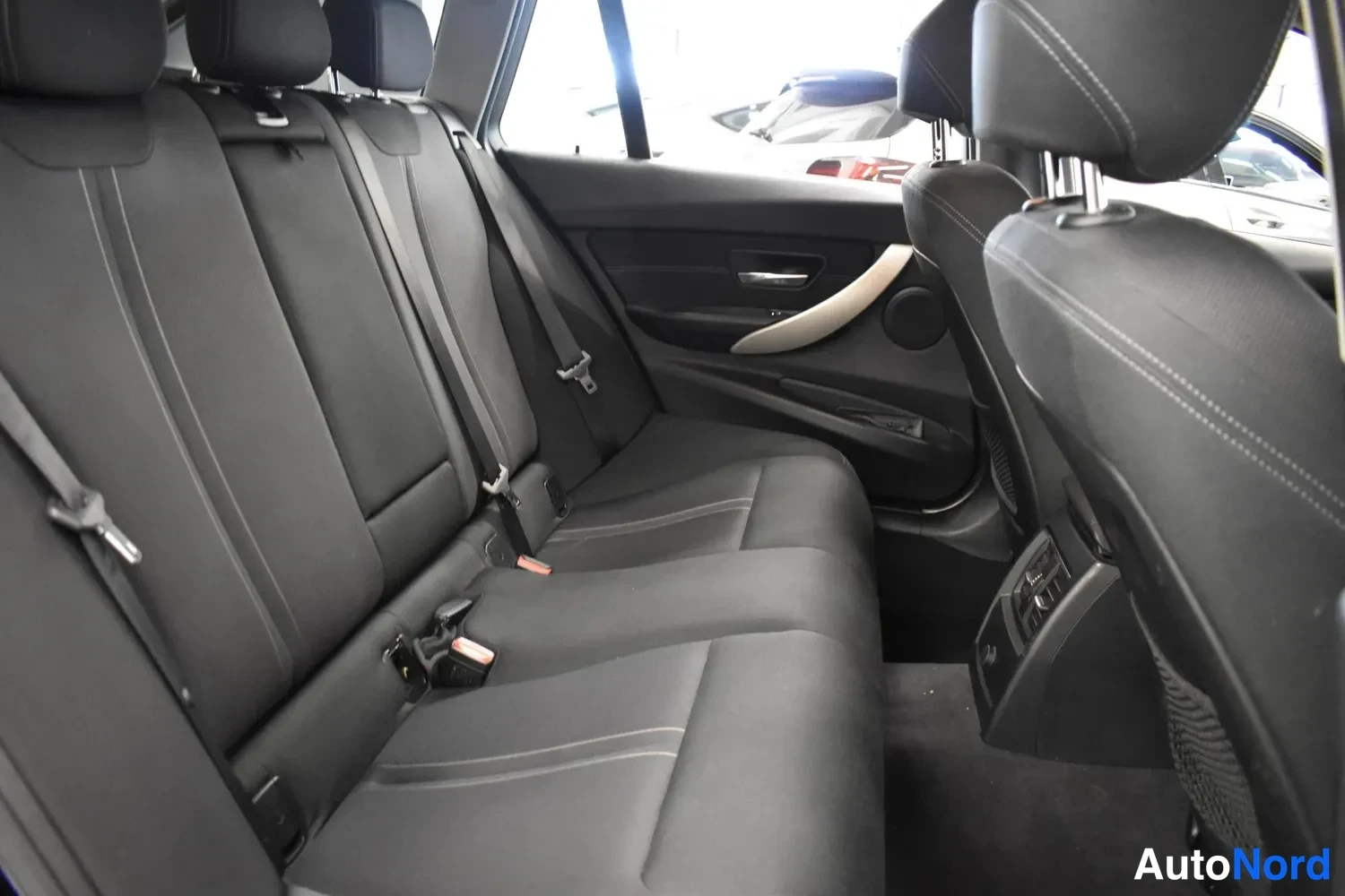 Musta BMW 318d 2016, ulkokuva 11 – Raisio