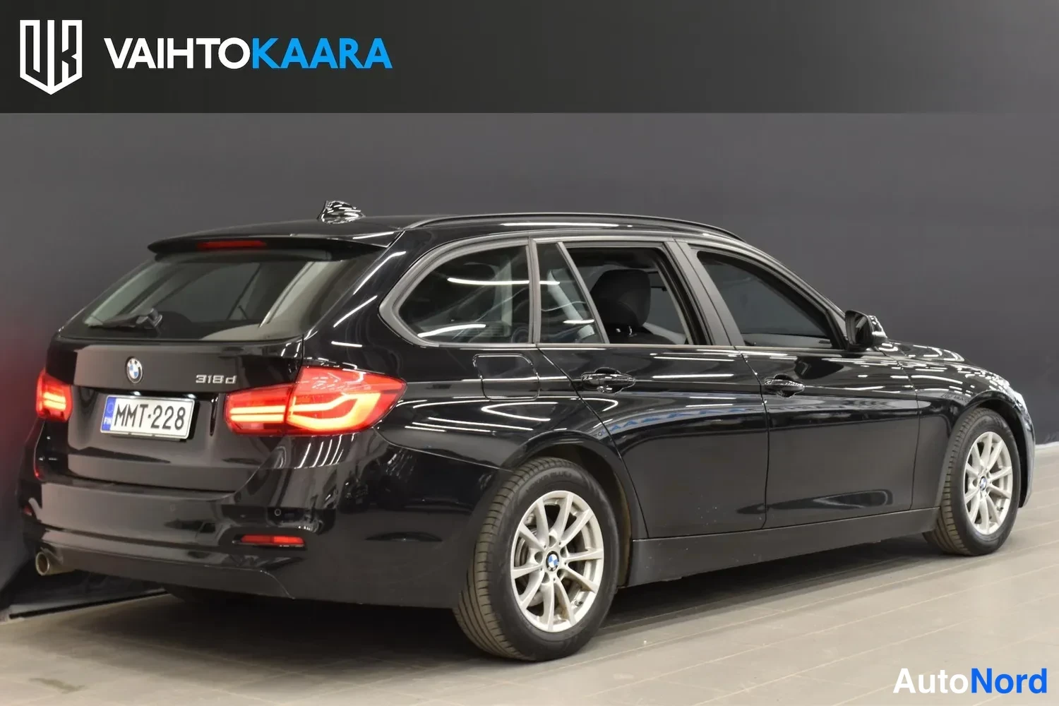 Musta BMW 318d 2016, ulkokuva 4 – Raisio