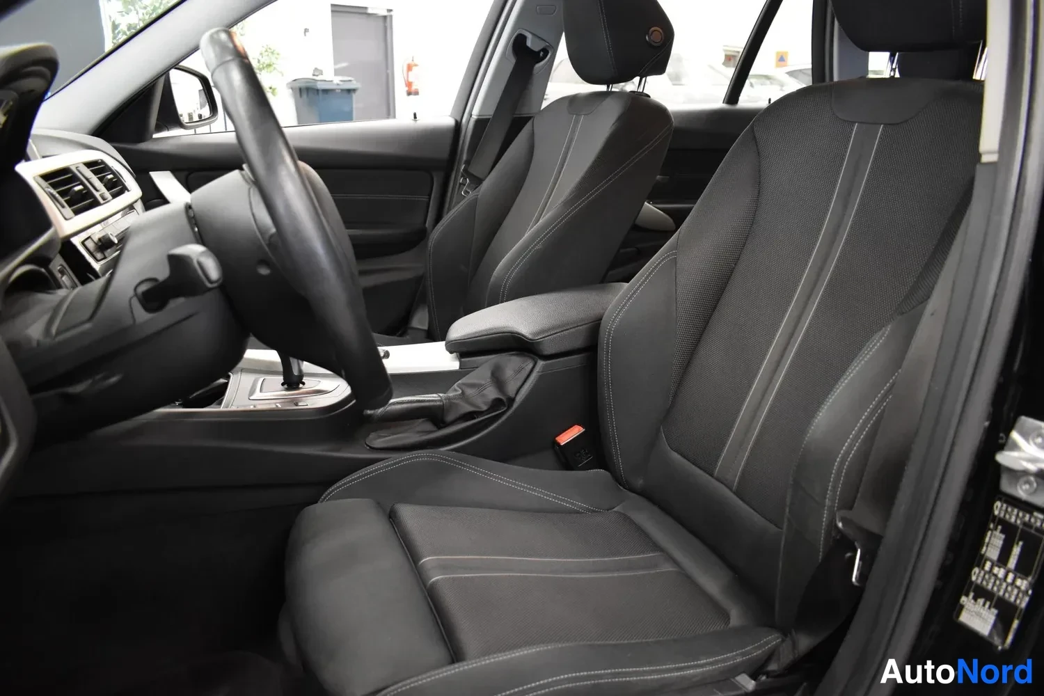 Musta BMW 318d 2016, ulkokuva 8 – Raisio