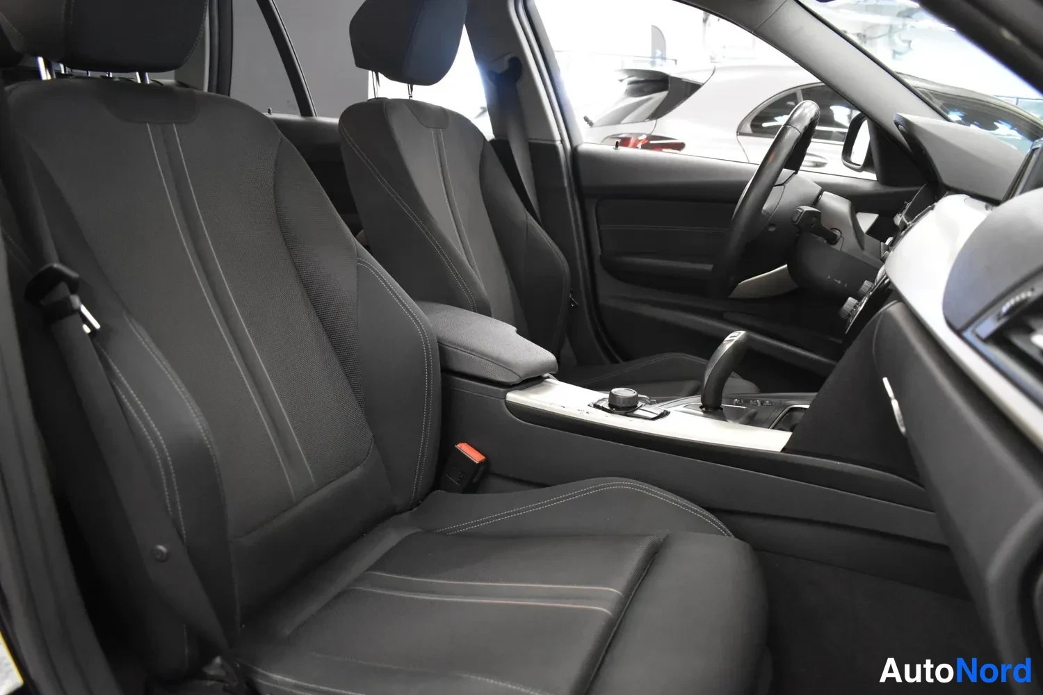 Musta BMW 318d 2016, ulkokuva 10 – Raisio