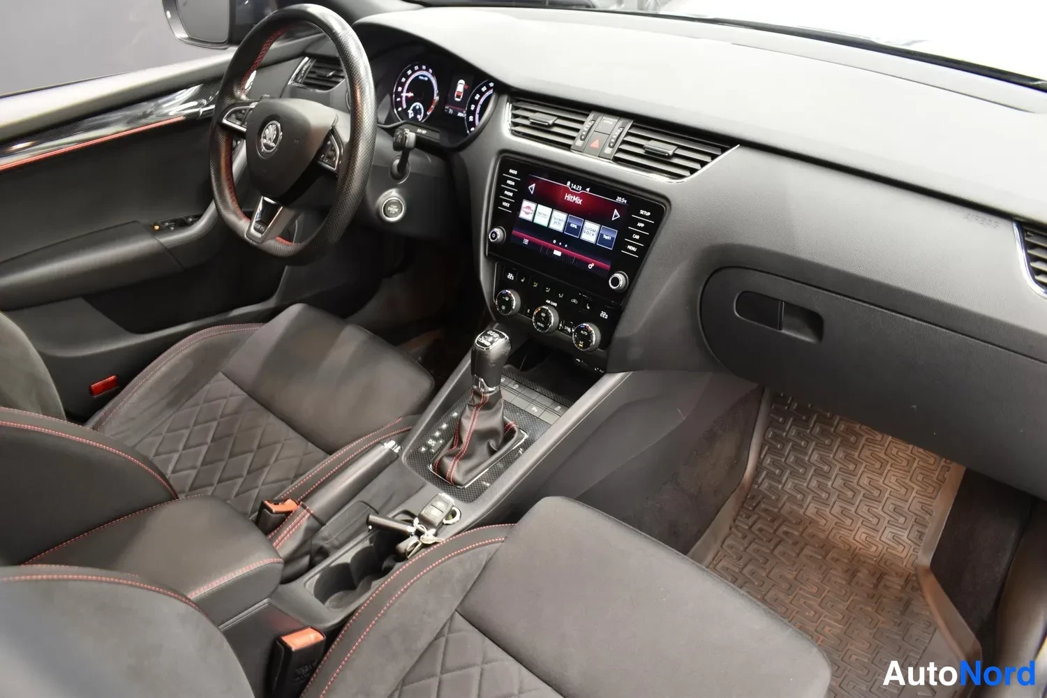 Harmaa Skoda Octavia 2018, ulkokuva 11 – Raisio