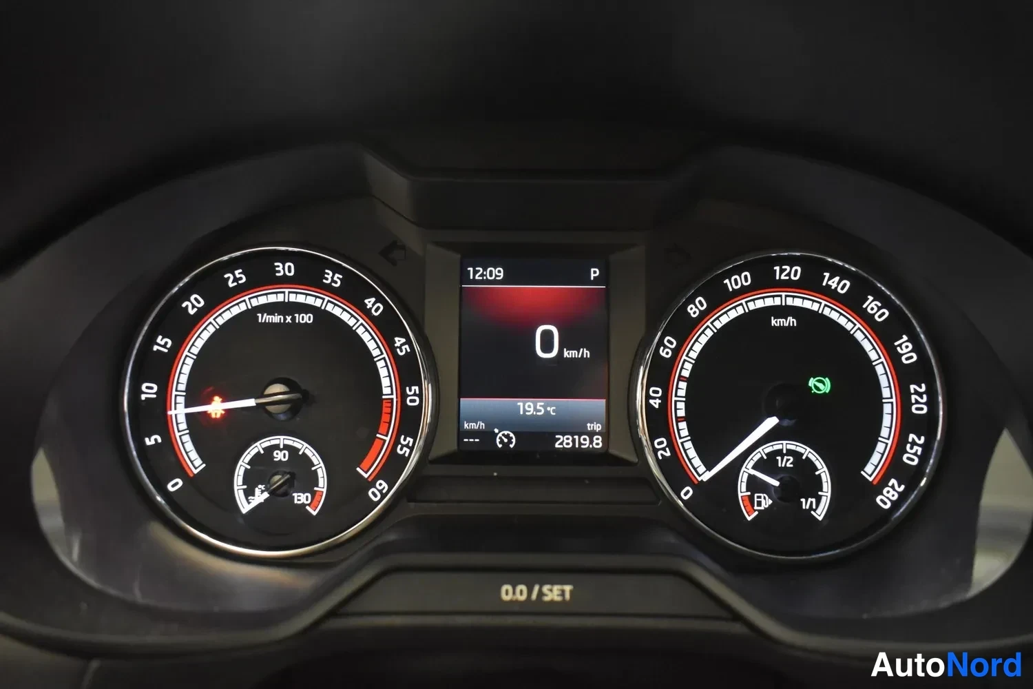 Harmaa Skoda Octavia 2018, ulkokuva 18 – Raisio